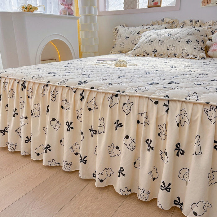 91家纺网 家纺一手货源 找家纺 忘忧草 2025新款亲肤水洗棉夹棉床裙--小清新系列 心动兔兔