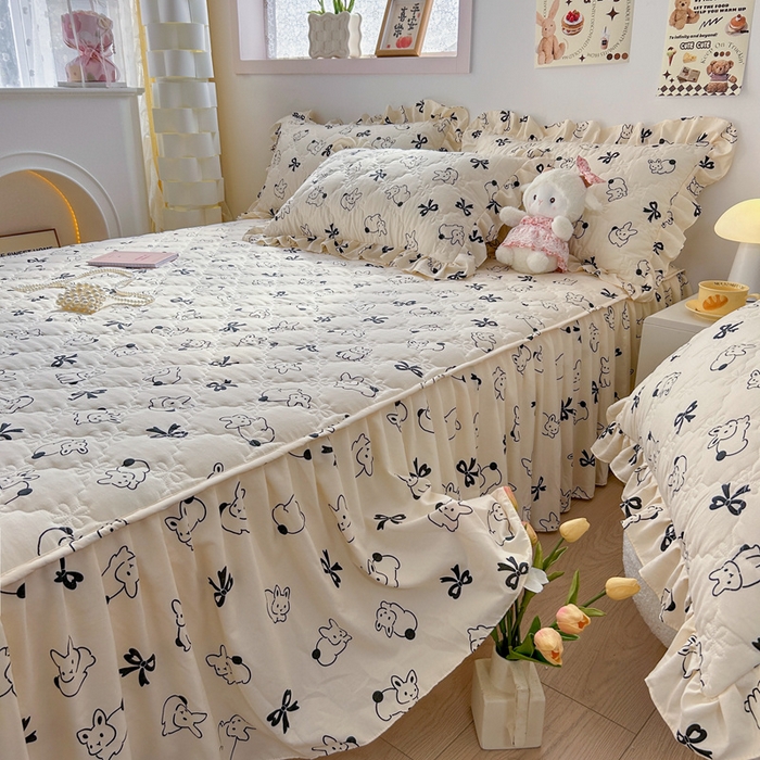 91家纺网 家纺一手货源 找家纺 忘忧草 2025新款亲肤水洗棉夹棉床裙--小清新系列 心动兔兔