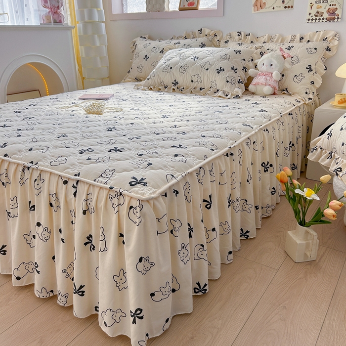 91家纺网 家纺一手货源 找家纺 忘忧草 2025新款亲肤水洗棉夹棉床裙--小清新系列 心动兔兔