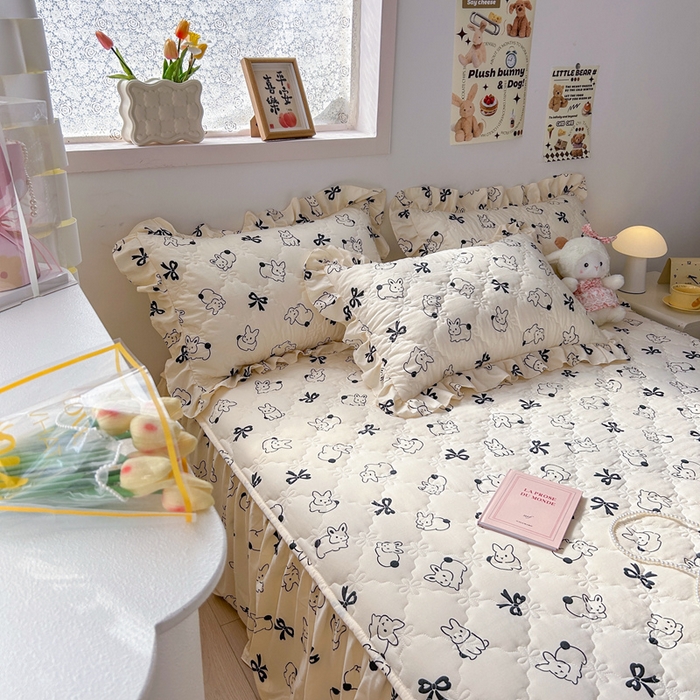 91家纺网 家纺一手货源 找家纺 忘忧草 2025新款亲肤水洗棉夹棉床裙--小清新系列 心动兔兔