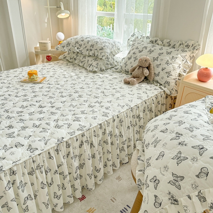 91家纺网 家纺一手货源 找家纺 忘忧草 2025新款亲肤水洗棉夹棉床裙--小清新系列 蝶恋花