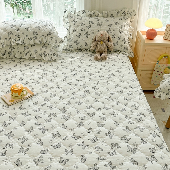 91家纺网 家纺一手货源 找家纺 忘忧草 2025新款亲肤水洗棉夹棉床裙--小清新系列 蝶恋花