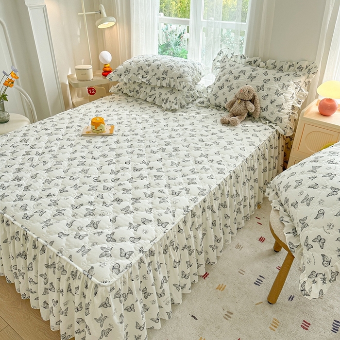 91家纺网 家纺一手货源 找家纺 忘忧草 2025新款亲肤水洗棉夹棉床裙--小清新系列 蝶恋花