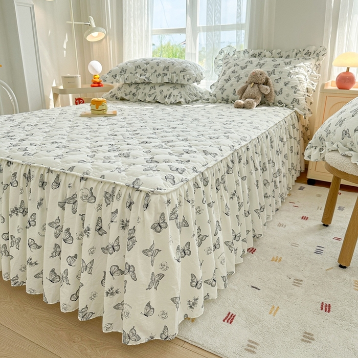 91家纺网 家纺一手货源 找家纺 忘忧草 2025新款亲肤水洗棉夹棉床裙--小清新系列 蝶恋花