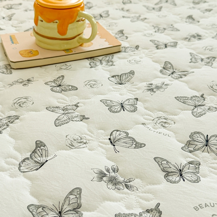 91家纺网 家纺一手货源 找家纺 忘忧草 2025新款亲肤水洗棉夹棉床裙--小清新系列 蝶恋花