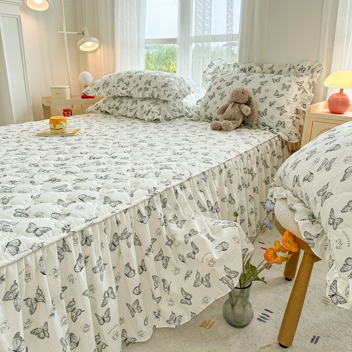 91家纺网 家纺一手货源 找家纺 忘忧草 2025新款亲肤水洗棉夹棉床裙--小清新系列 蝶恋花