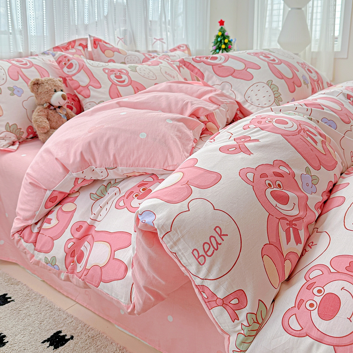 91家纺网 家纺一手货源 找家纺 恩泽家纺 2025新款全棉纯棉12868喷气印花系列四件套-第二批 草莓熊