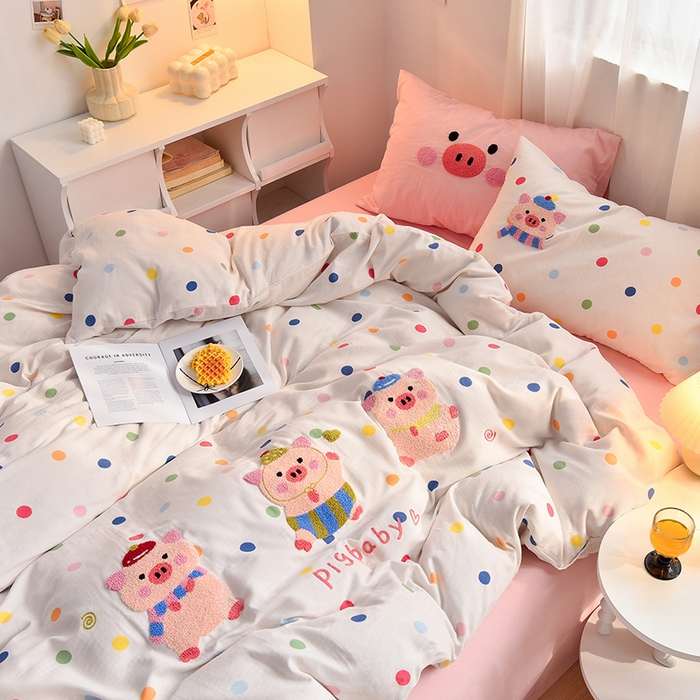 91家纺网 家纺一手货源 找家纺 炫拼家纺 2025新款泡芙系全棉纯棉A类40支双层纱卡通毛巾绣四件套 三只小猪