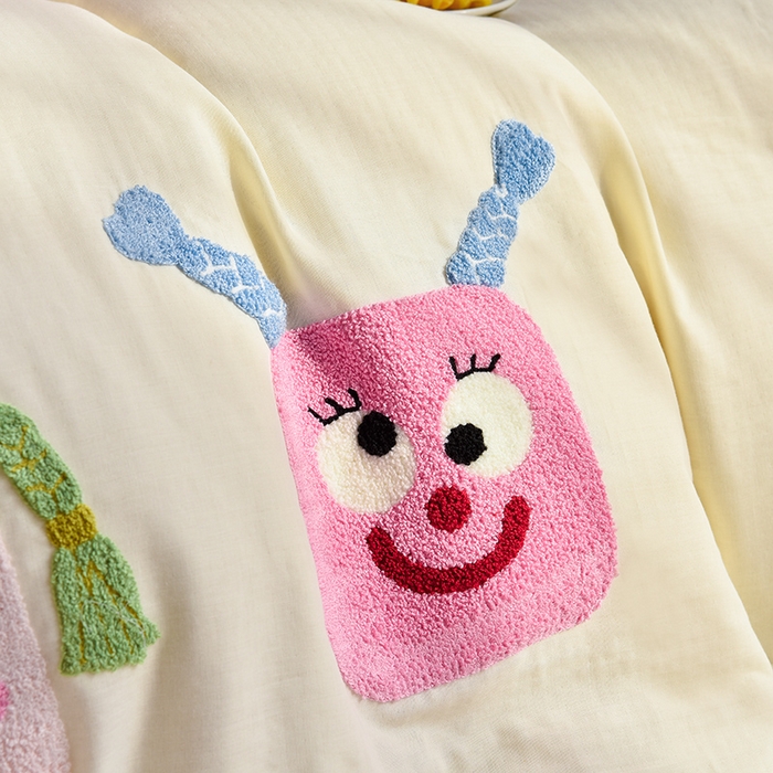 91家纺网 家纺一手货源 找家纺 炫拼家纺 2025新款泡芙系全棉纯棉A类40支双层纱卡通毛巾绣四件套 女孩派对