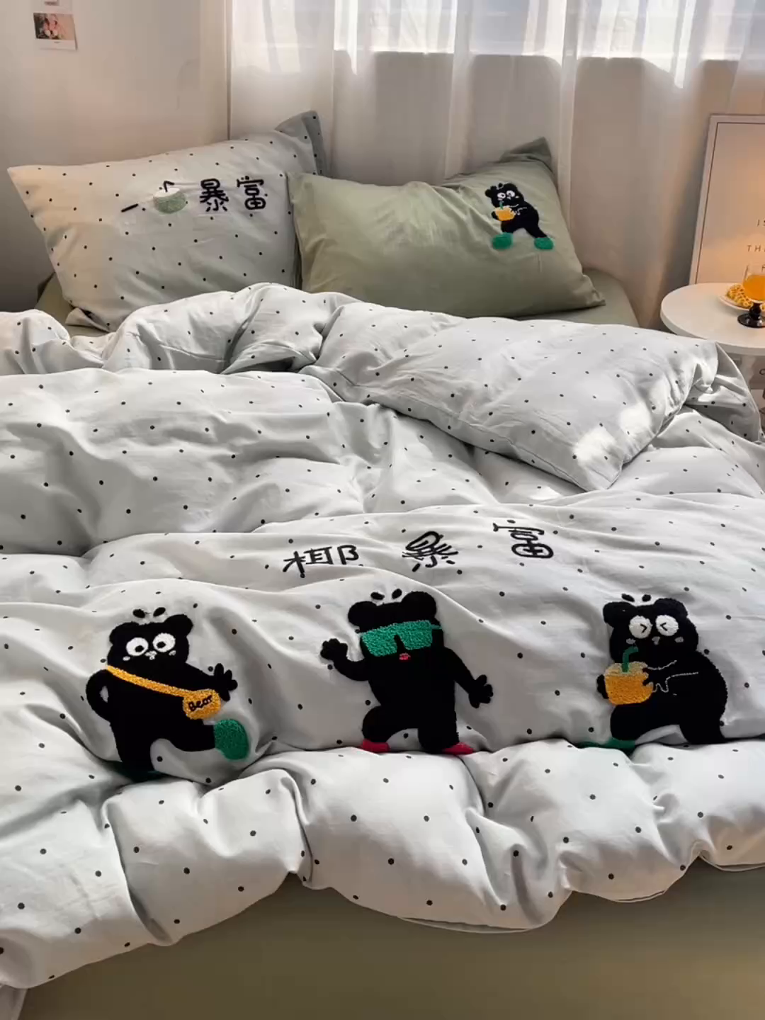 91家纺网 家纺一手货源 找家纺 炫拼家纺 2025新款泡芙系全棉纯棉A类40支双层纱卡通毛巾绣四件套 一椰暴富