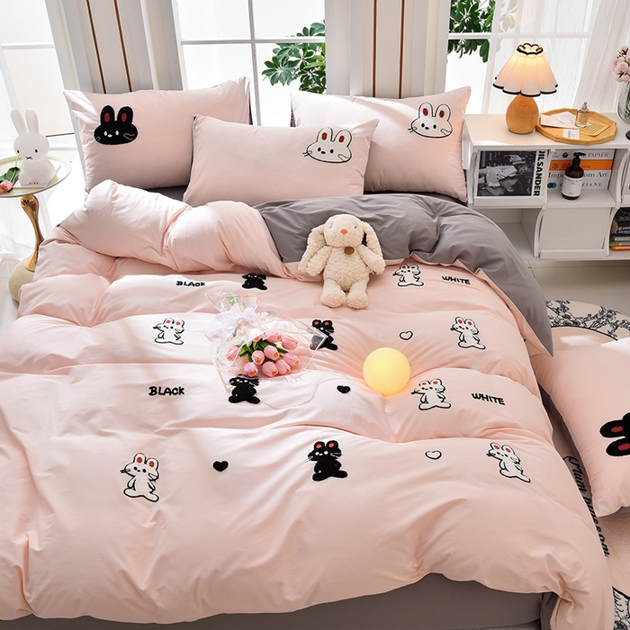 91家纺网 家纺一手货源 找家纺 （总）炫拼家纺 2025新春款萌系A类全棉纯棉40支水洗棉毛巾绣四件套