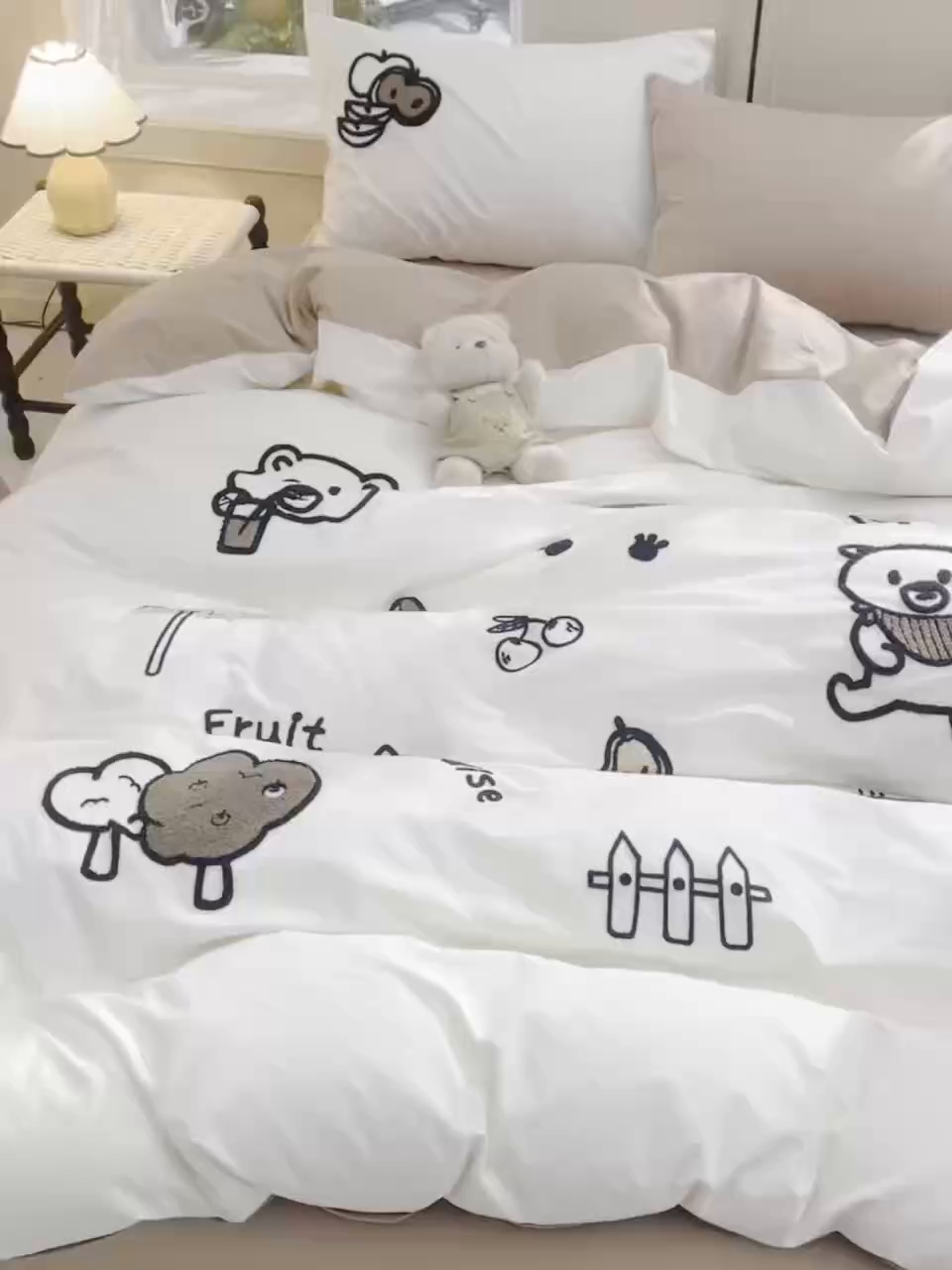 91家纺网 家纺一手货源 找家纺 炫拼家纺 2026新春款萌系A类全棉纯棉40支水洗棉毛巾绣四件套 惬意小熊