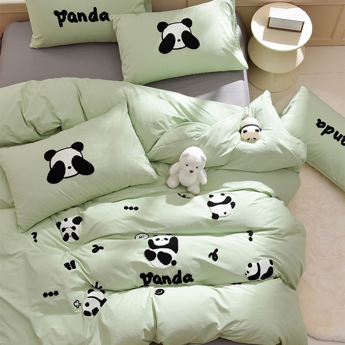 91家纺网 家纺一手货源 找家纺 炫拼家纺 2026新春款萌系A类全棉纯棉40支水洗棉毛巾绣四件套 搞怪熊猫