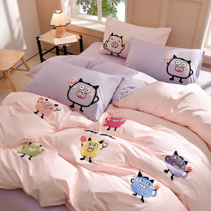 91家纺网 家纺一手货源 找家纺 炫拼家纺 2026新春款萌系A类全棉纯棉40支水洗棉毛巾绣四件套 小怪兽-粉