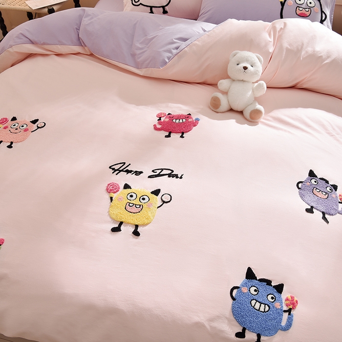 91家纺网 家纺一手货源 找家纺 炫拼家纺 2026新春款萌系A类全棉纯棉40支水洗棉毛巾绣四件套 小怪兽-粉