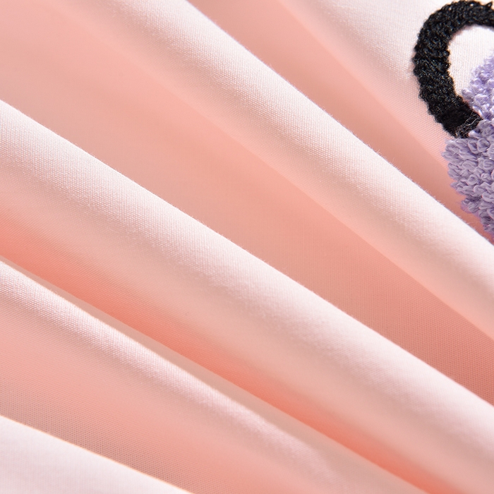 91家纺网 家纺一手货源 找家纺 炫拼家纺 2026新春款萌系A类全棉纯棉40支水洗棉毛巾绣四件套 小怪兽-粉