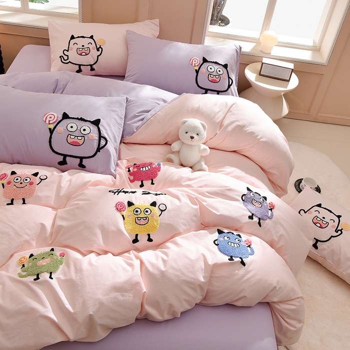 91家纺网 家纺一手货源 找家纺 炫拼家纺 2026新春款萌系A类全棉纯棉40支水洗棉毛巾绣四件套 小怪兽-粉