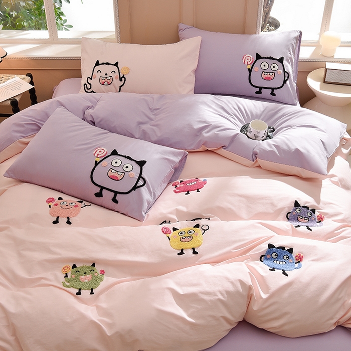 91家纺网 家纺一手货源 找家纺 炫拼家纺 2026新春款萌系A类全棉纯棉40支水洗棉毛巾绣四件套 小怪兽-粉