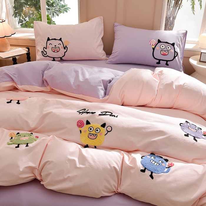 91家纺网 家纺一手货源 找家纺 炫拼家纺 2026新春款萌系A类全棉纯棉40支水洗棉毛巾绣四件套 小怪兽-粉