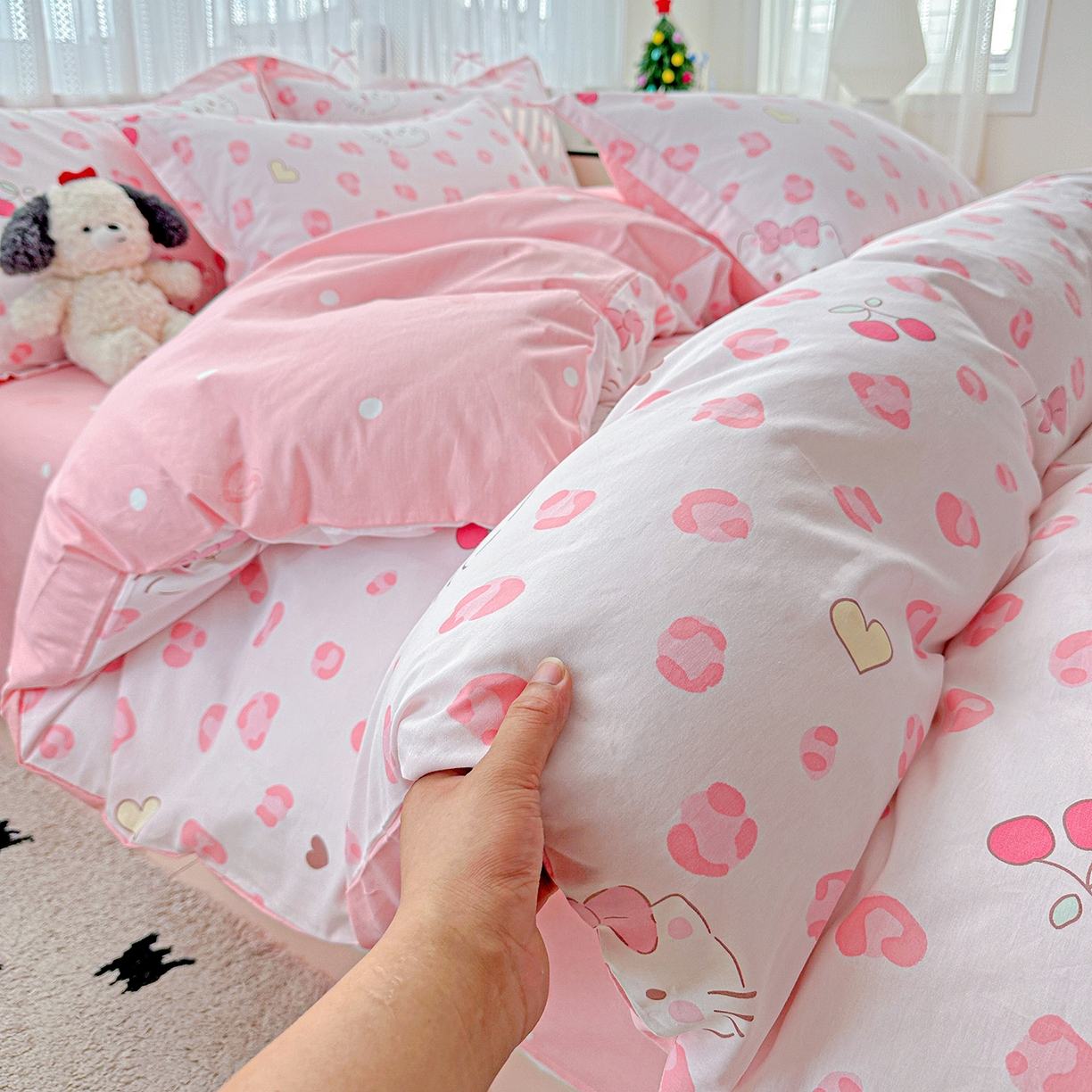 91家纺网 家纺一手货源 找家纺 恩泽家纺 2025新款全棉纯棉12868喷气印花系列四件套-第二批 时尚猫咪粉