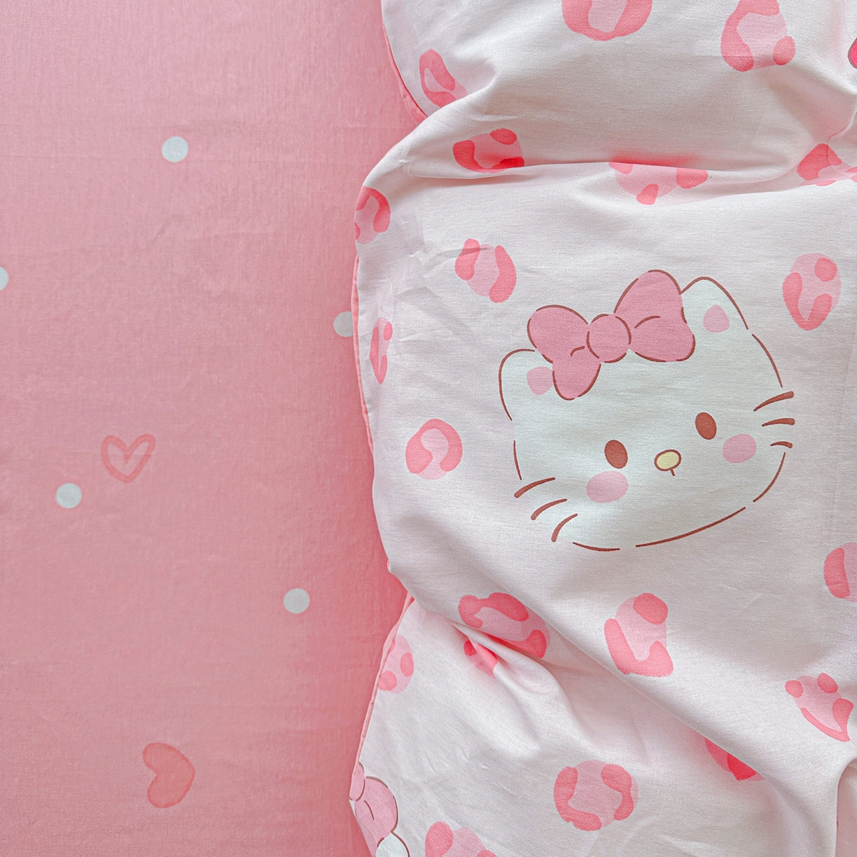 91家纺网 家纺一手货源 找家纺 恩泽家纺 2025新款全棉纯棉12868喷气印花系列四件套-第二批 时尚猫咪粉