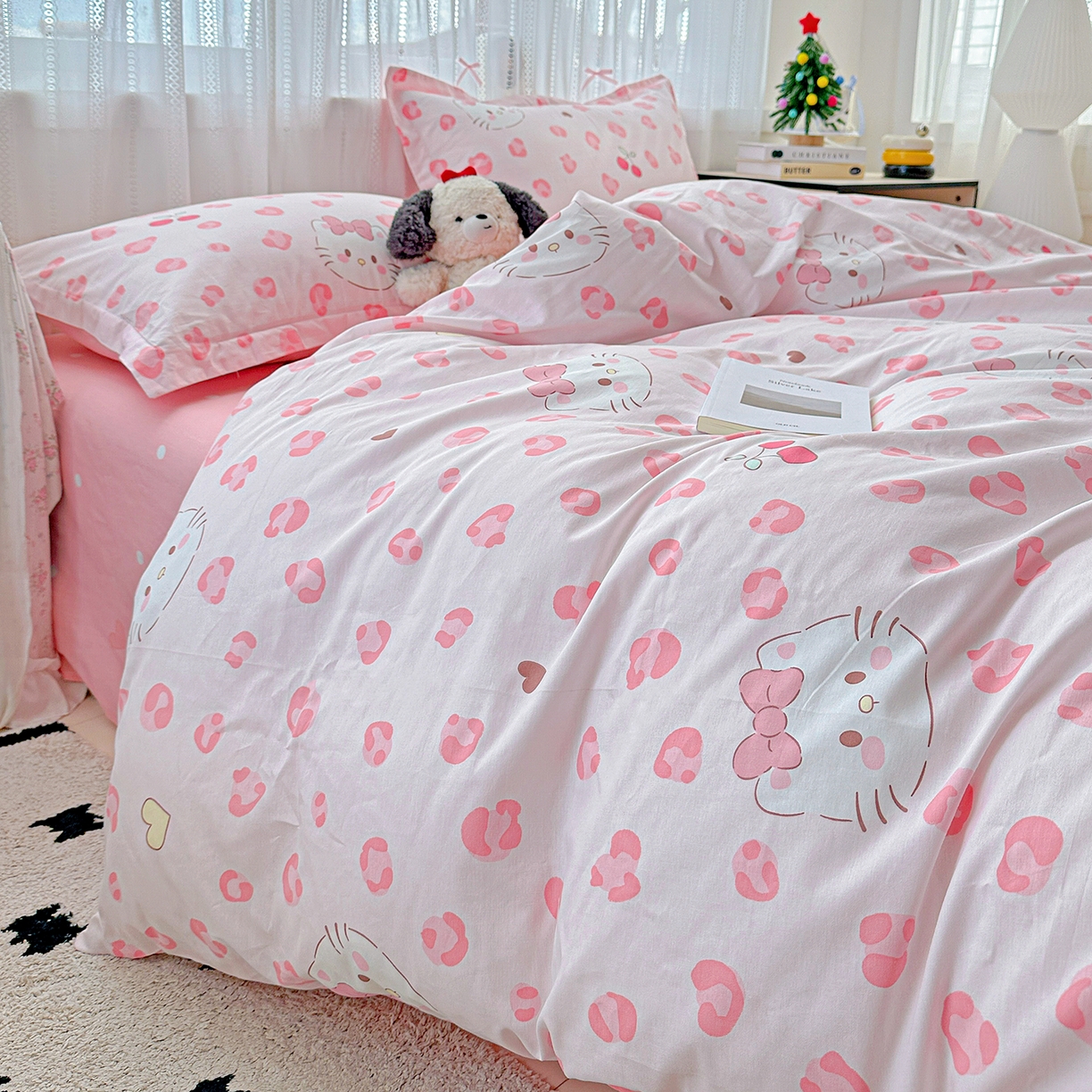 91家纺网 家纺一手货源 找家纺 恩泽家纺 2025新款全棉纯棉12868喷气印花系列四件套-第二批 时尚猫咪粉