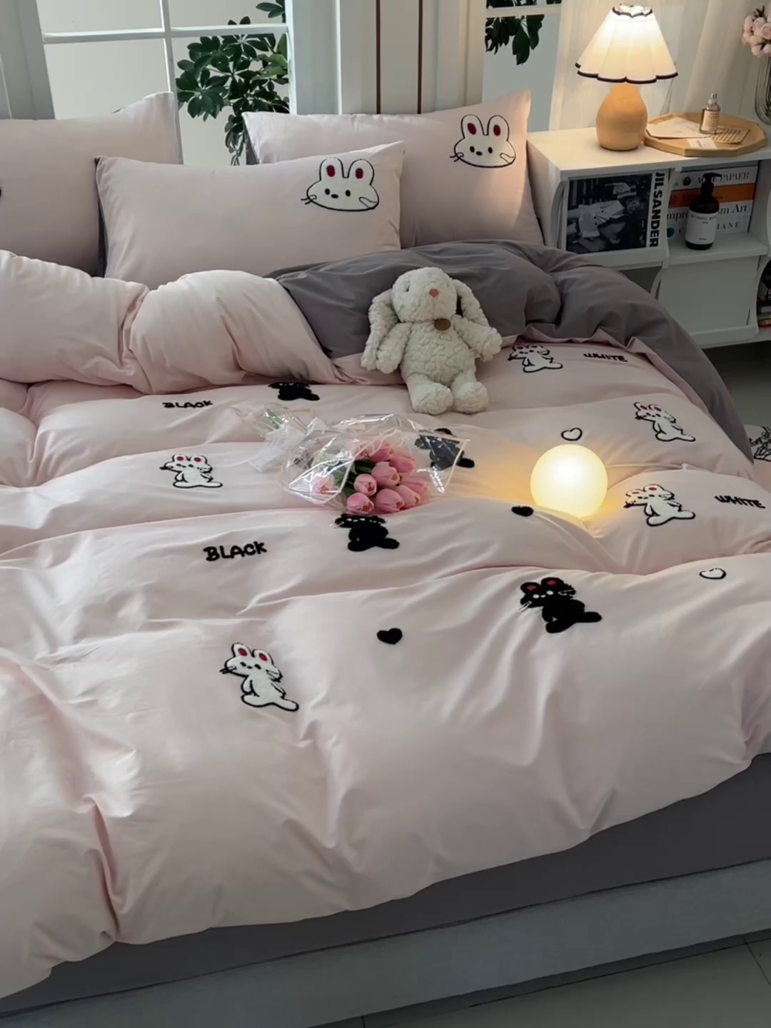 91家纺网 家纺一手货源 找家纺 炫拼家纺 2026新春款萌系A类全棉纯棉40支水洗棉毛巾绣四件套 黑白兔-粉