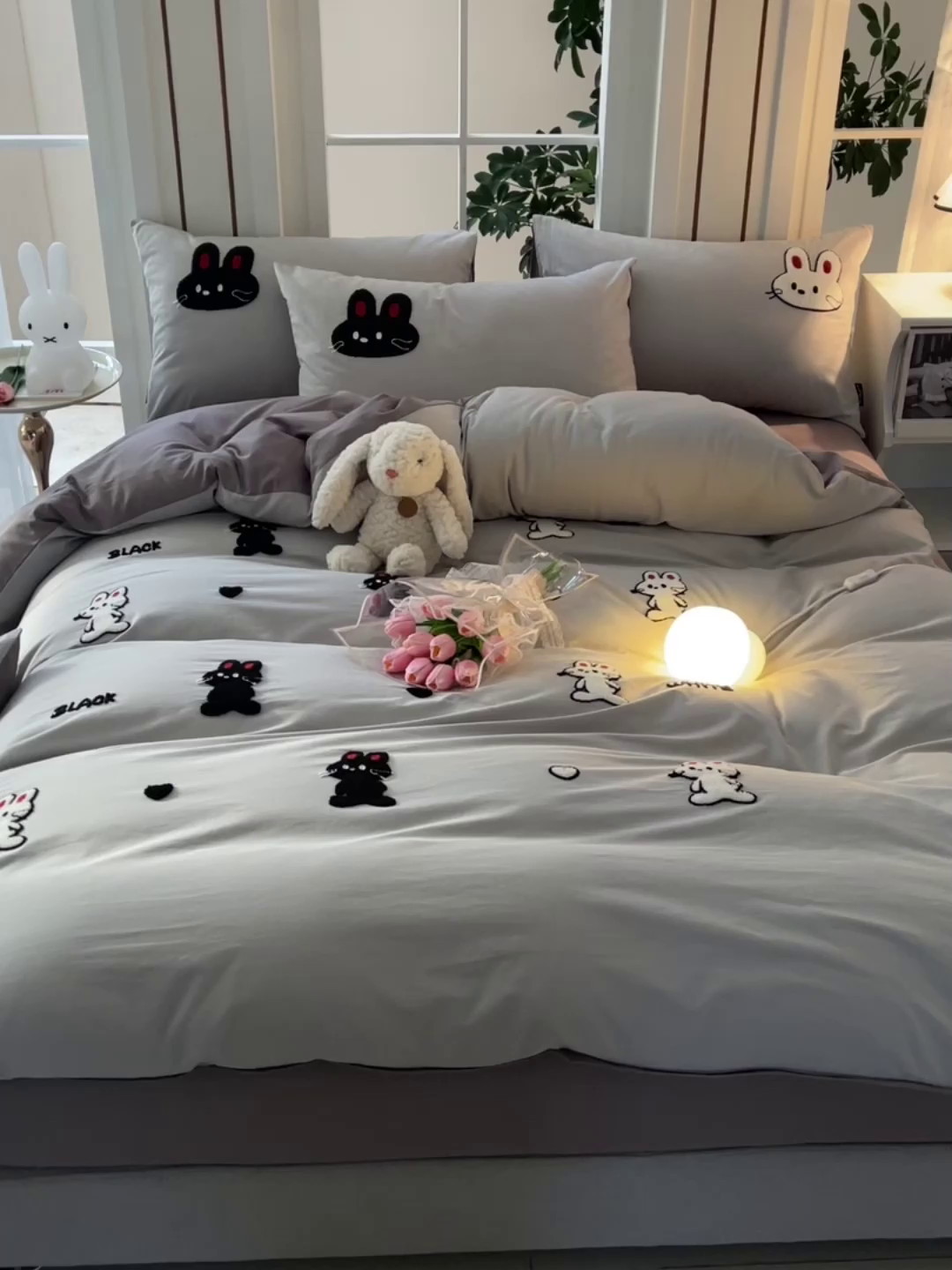 91家纺网 家纺一手货源 找家纺 炫拼家纺 2026新春款萌系A类全棉纯棉40支水洗棉毛巾绣四件套 黑白兔-灰