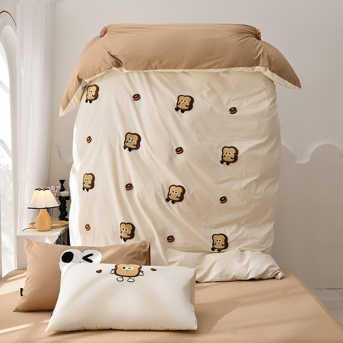 91家纺网 家纺一手货源 找家纺 炫拼家纺 2026新春款萌系A类全棉纯棉40支水洗棉毛巾绣四件套 面包甜甜圈