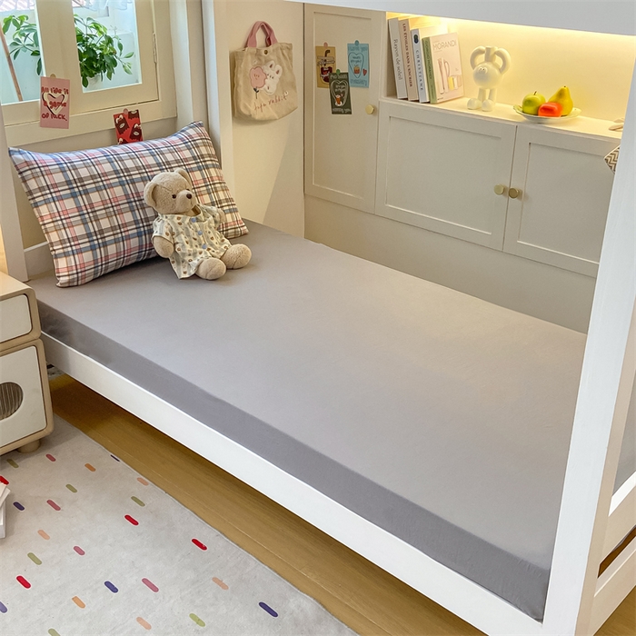 91家纺网 家纺一手货源 找家纺 慕木家纺 2025新款A类亲肤磨毛简约无印风水洗棉学生大礼包上下铺条纹套件系列 简兮格粉+中灰