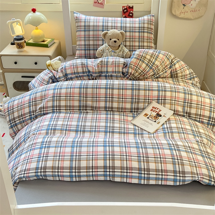 91家纺网 家纺一手货源 找家纺 慕木家纺 2025新款A类亲肤磨毛简约无印风水洗棉学生大礼包上下铺条纹套件系列 简兮格粉+中灰