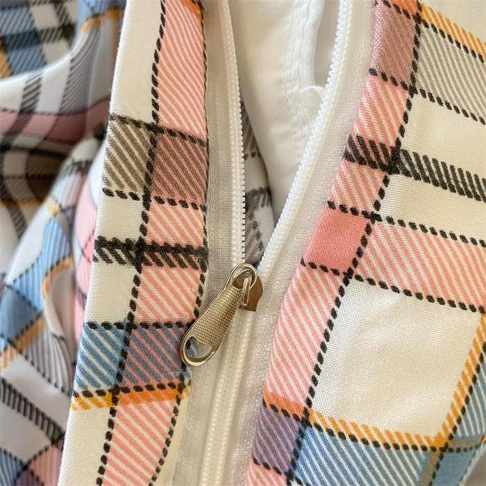 91家纺网 家纺一手货源 找家纺 慕木家纺 2025新款A类亲肤磨毛简约无印风水洗棉学生大礼包上下铺条纹套件系列 简兮格粉+中灰