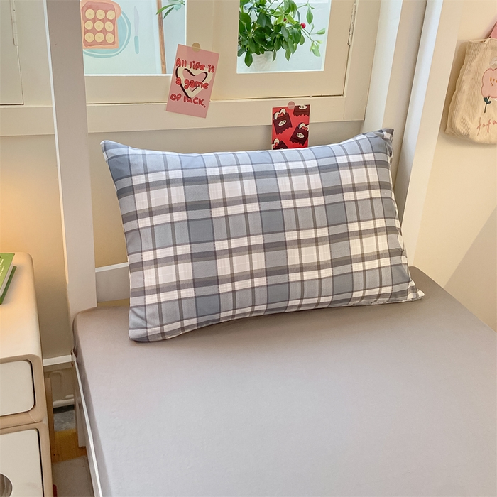 91家纺网 家纺一手货源 找家纺 慕木家纺 2025新款A类亲肤磨毛简约无印风水洗棉学生大礼包上下铺条纹套件系列 拉菲格+中灰