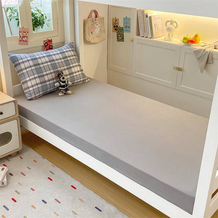 91家纺网 家纺一手货源 找家纺 慕木家纺 2025新款A类亲肤磨毛简约无印风水洗棉学生大礼包上下铺条纹套件系列 拉菲格+中灰