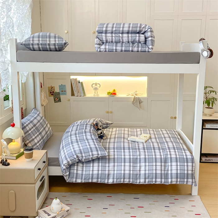 91家纺网 家纺一手货源 找家纺 慕木家纺 2025新款A类亲肤磨毛简约无印风水洗棉学生大礼包上下铺条纹套件系列 拉菲格+中灰