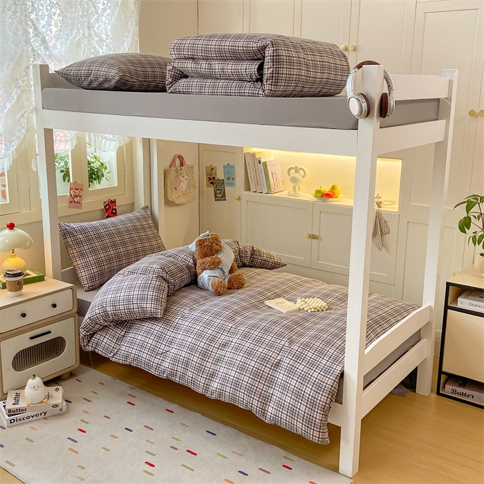 91家纺网 家纺一手货源 找家纺 慕木家纺 2025新款A类亲肤磨毛简约无印风水洗棉学生大礼包上下铺条纹套件系列 拉菲格+中灰