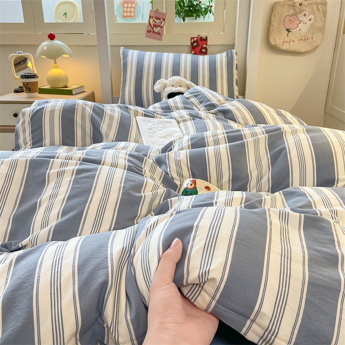 91家纺网 家纺一手货源 找家纺 慕木家纺 2025新款A类亲肤磨毛简约无印风水洗棉学生大礼包上下铺条纹套件系列 简兮格粉+中灰