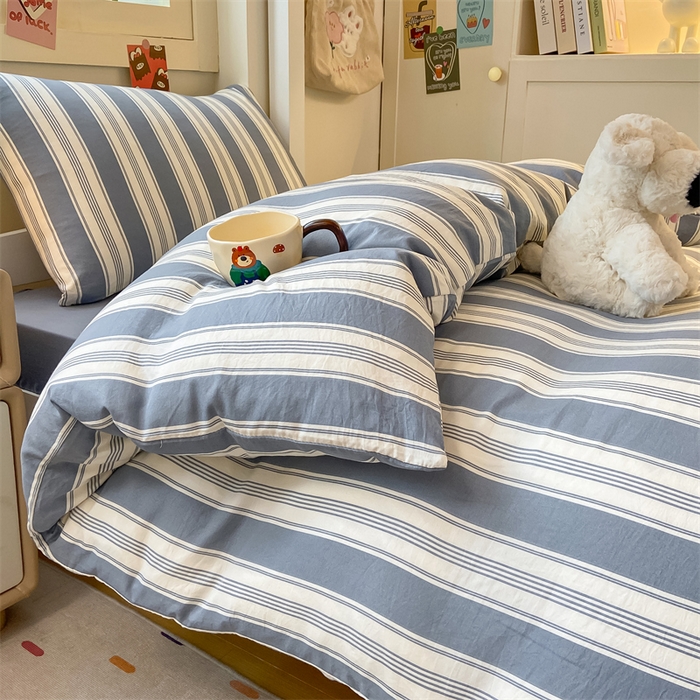 91家纺网 家纺一手货源 找家纺 慕木家纺 2025新款A类亲肤磨毛简约无印风水洗棉学生大礼包上下铺条纹套件系列 简兮格粉+中灰