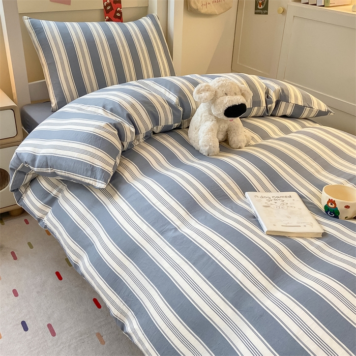 91家纺网 家纺一手货源 找家纺 慕木家纺 2025新款A类亲肤磨毛简约无印风水洗棉学生大礼包上下铺条纹套件系列 简兮格粉+中灰