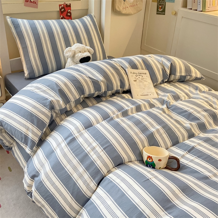 91家纺网 家纺一手货源 找家纺 慕木家纺 2025新款A类亲肤磨毛简约无印风水洗棉学生大礼包上下铺条纹套件系列 简兮格粉+中灰