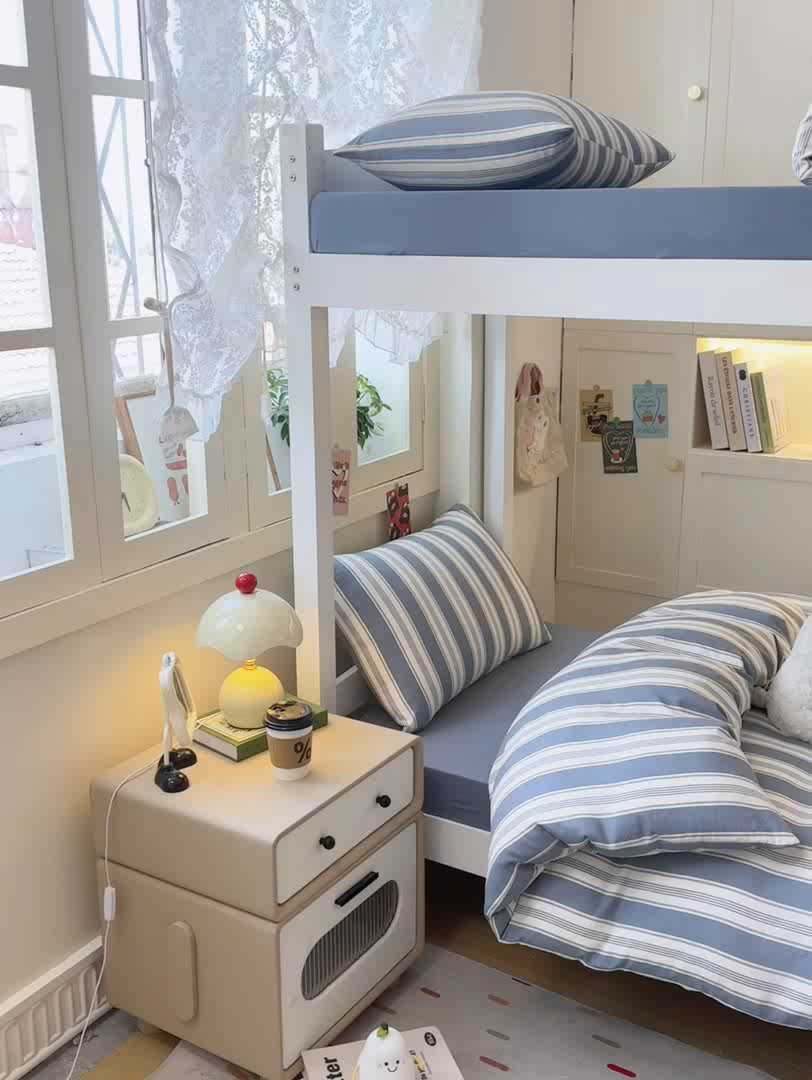 91家纺网 家纺一手货源 找家纺 慕木家纺 2025新款A类亲肤磨毛简约无印风水洗棉学生大礼包上下铺条纹套件系列 简兮格粉+中灰