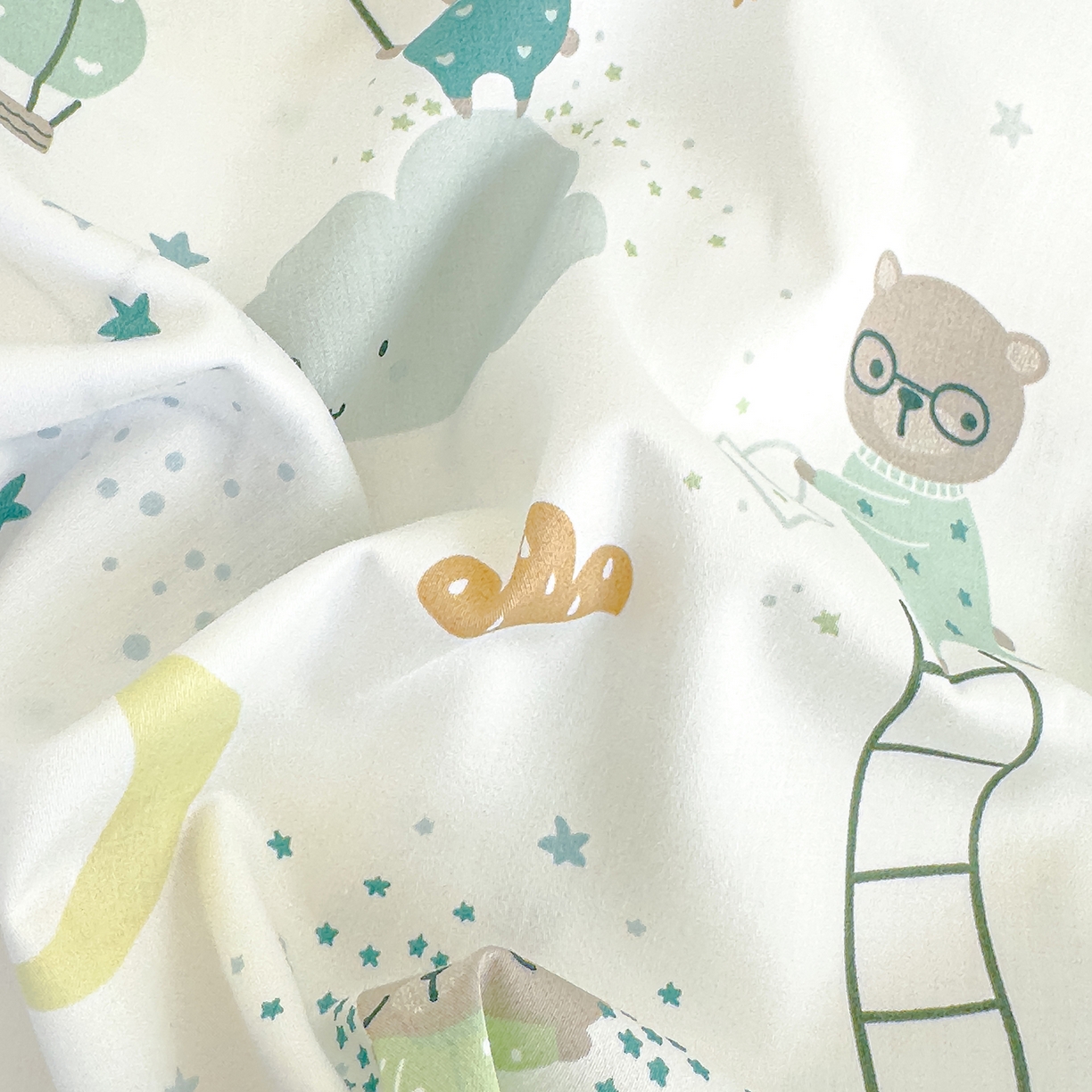 91家纺网 家纺一手货源 找家纺 良佐生活 2025新款A类60s全棉纯棉贡缎一字绣枕套 逐梦小熊