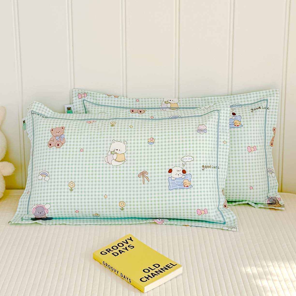 91家纺网 家纺一手货源 找家纺 良佐生活 2025新款A类60s全棉纯棉贡缎一字绣枕套 萌宠乐园