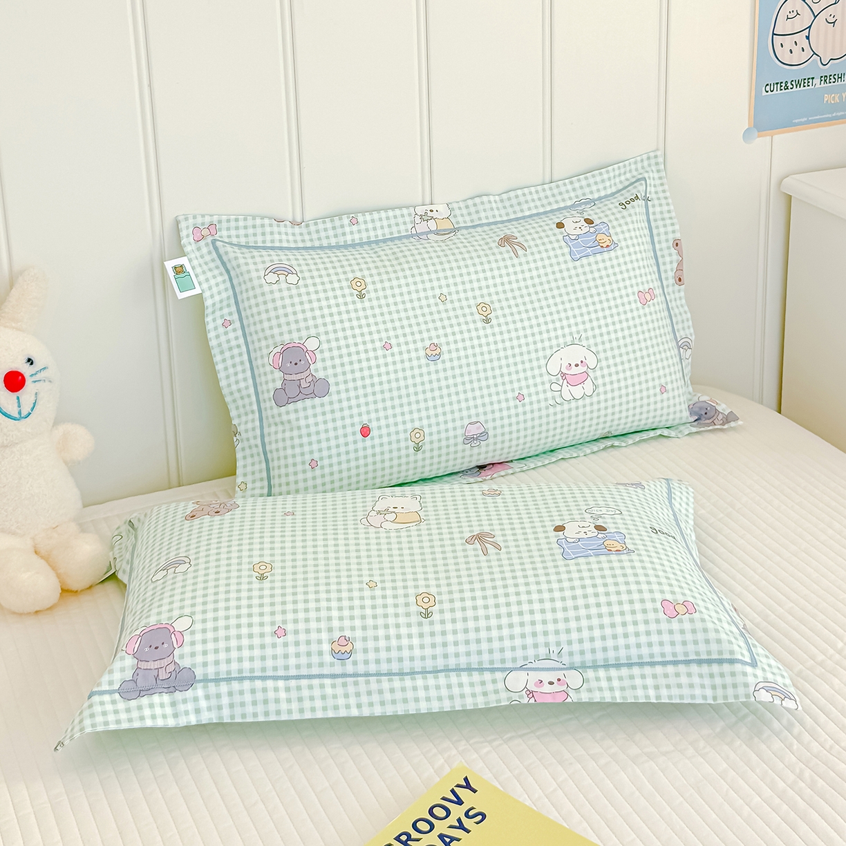 91家纺网 家纺一手货源 找家纺 良佐生活 2025新款A类60s全棉纯棉贡缎一字绣枕套 萌宠乐园