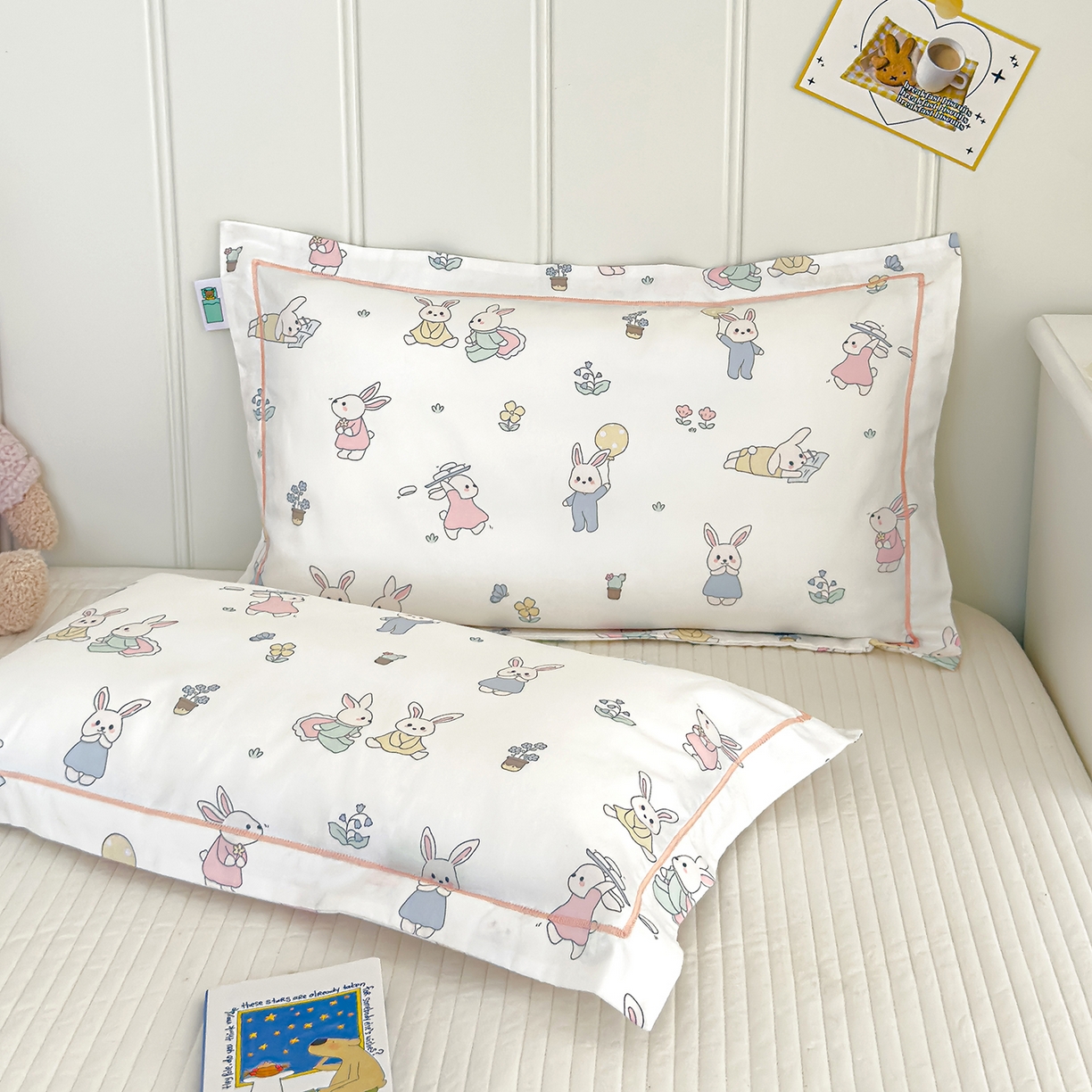 91家纺网 家纺一手货源 找家纺 良佐生活 2025新款A类60s全棉纯棉贡缎一字绣枕套 小兔菲菲