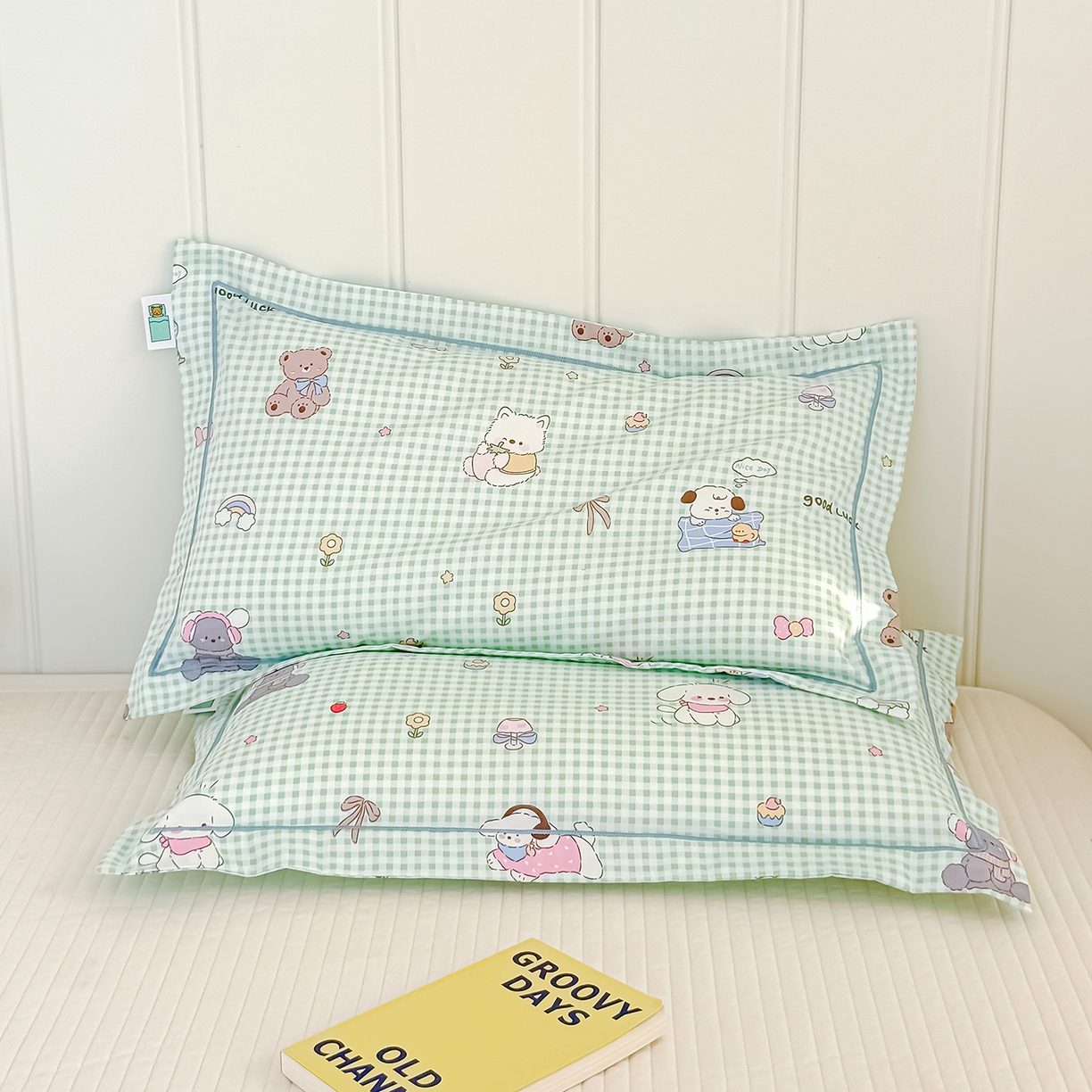 91家纺网 家纺一手货源 找家纺 良佐生活 2025新款A类60s全棉纯棉贡缎一字绣枕套 萌宠乐园