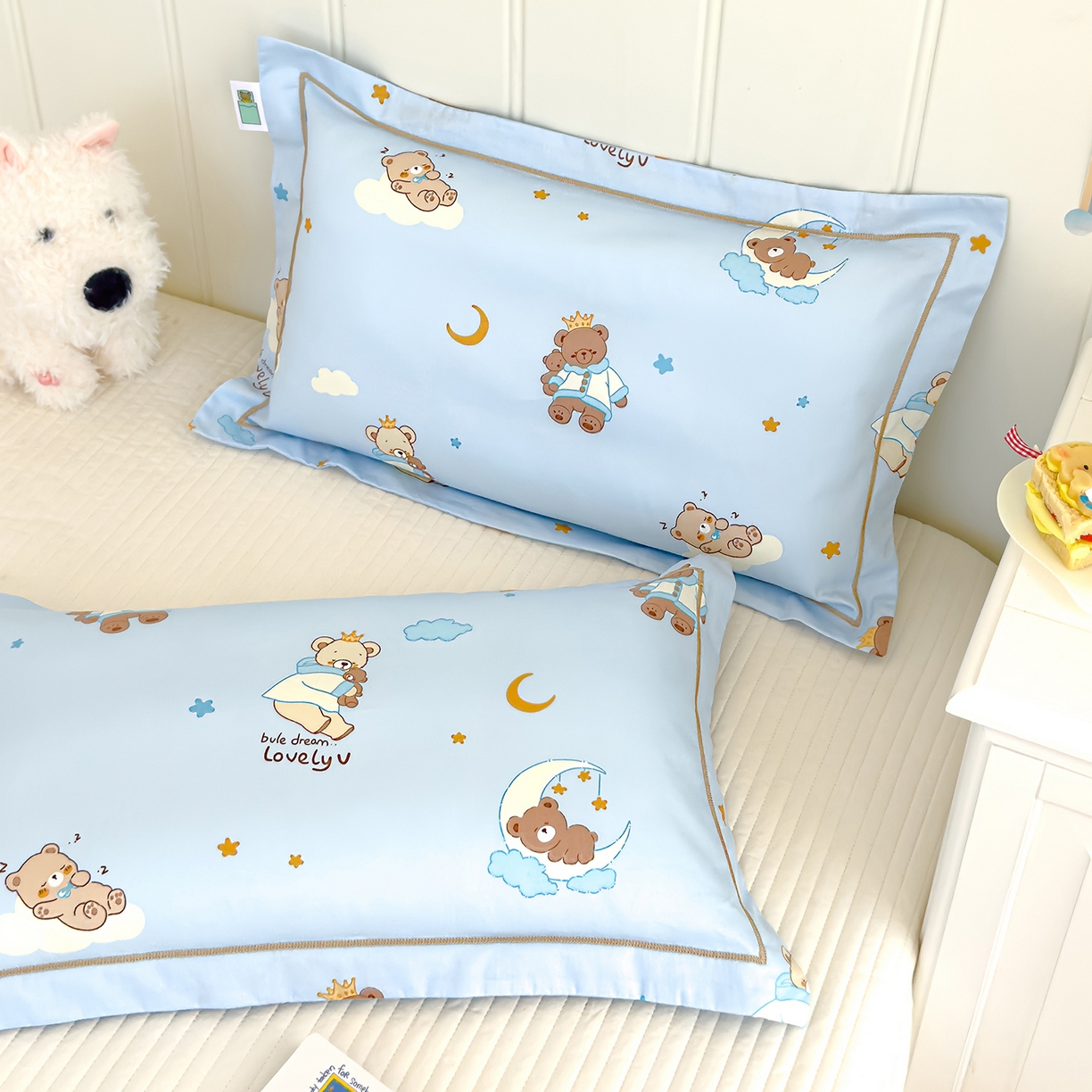 91家纺网 家纺一手货源 找家纺 良佐生活 2025新款A类60s全棉纯棉贡缎一字绣枕套 星空小熊