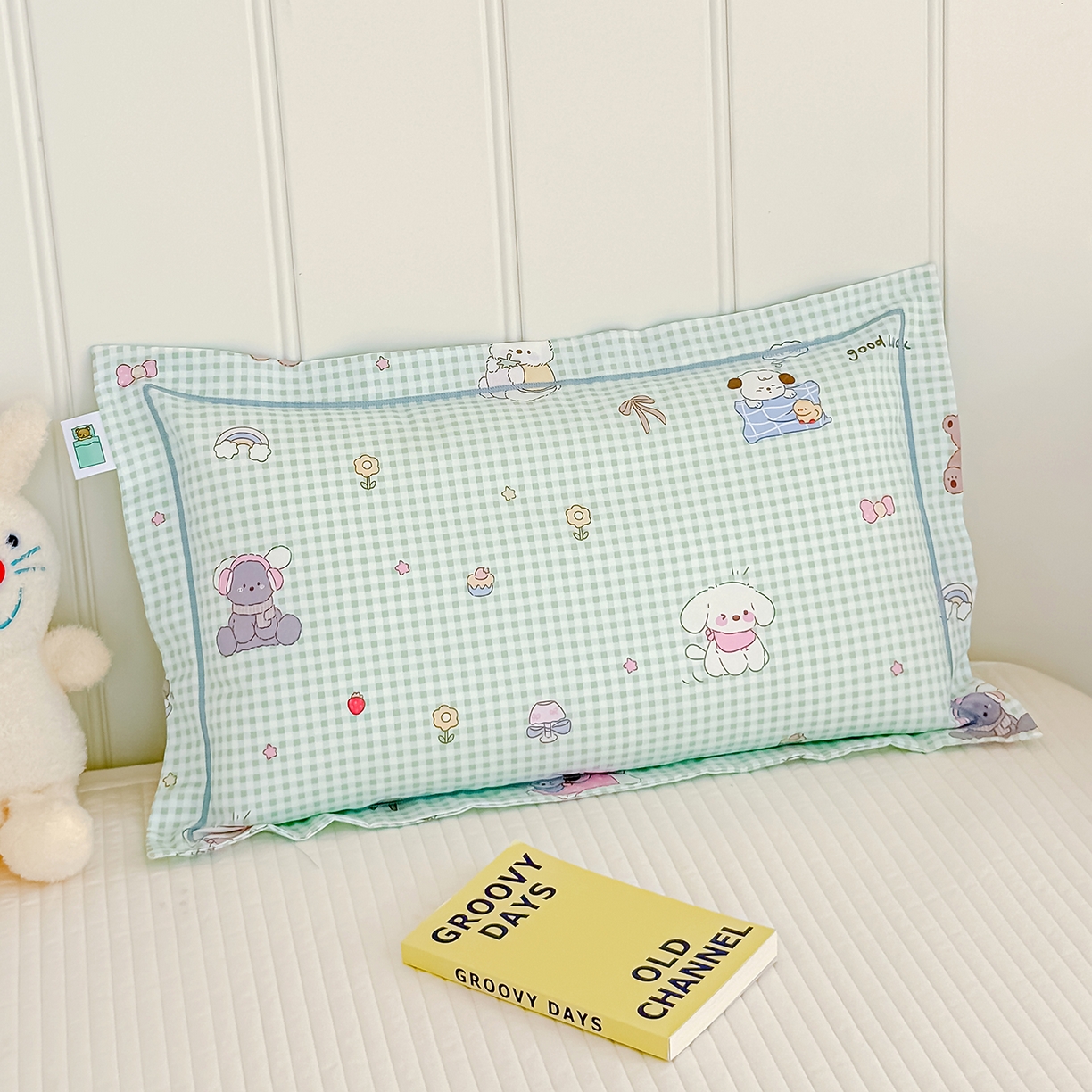 91家纺网 家纺一手货源 找家纺 良佐生活 2025新款A类60s全棉纯棉贡缎一字绣枕套 萌宠乐园