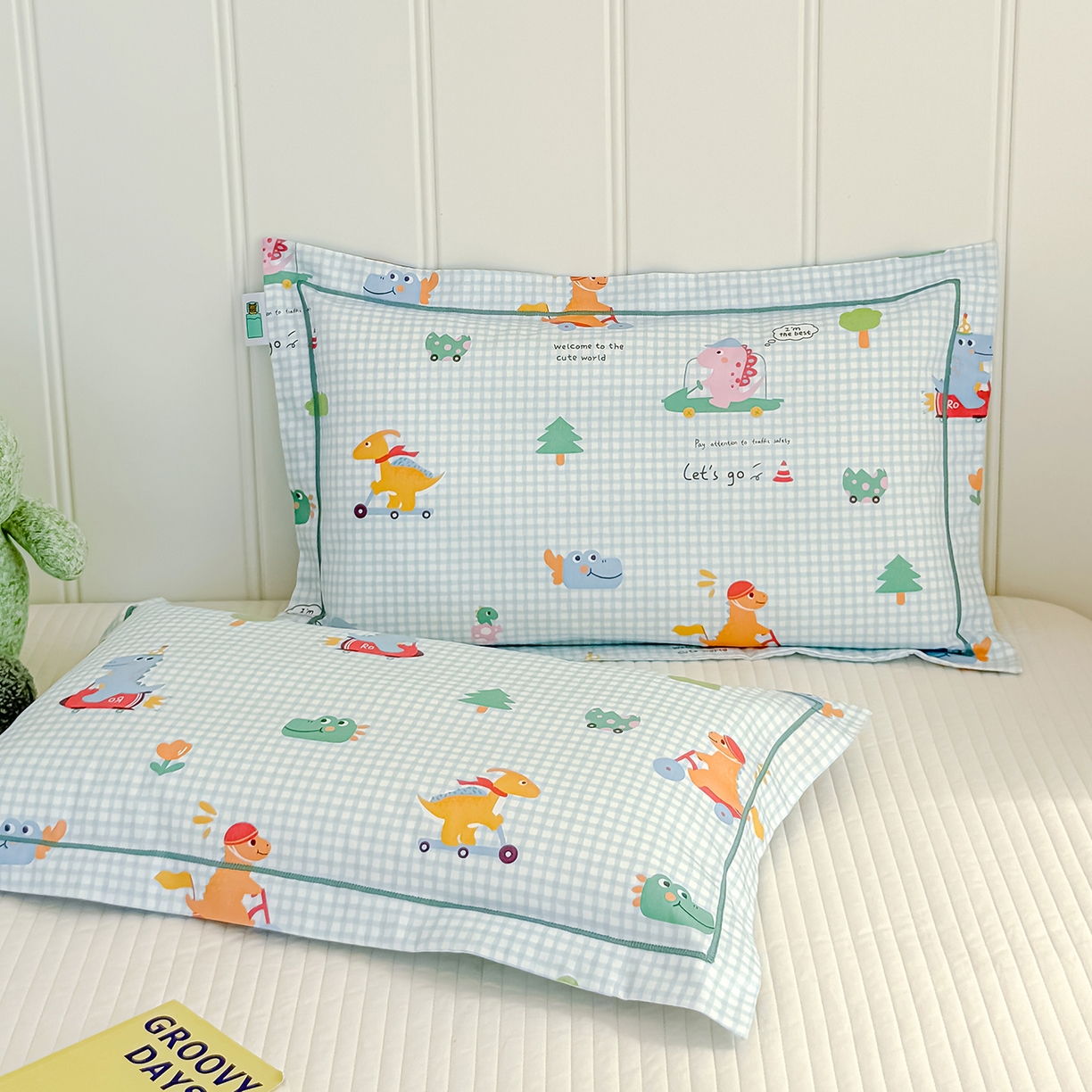 良佐生活 2025新款A类60s全棉纯棉贡缎一字绣枕套 恐龙比赛