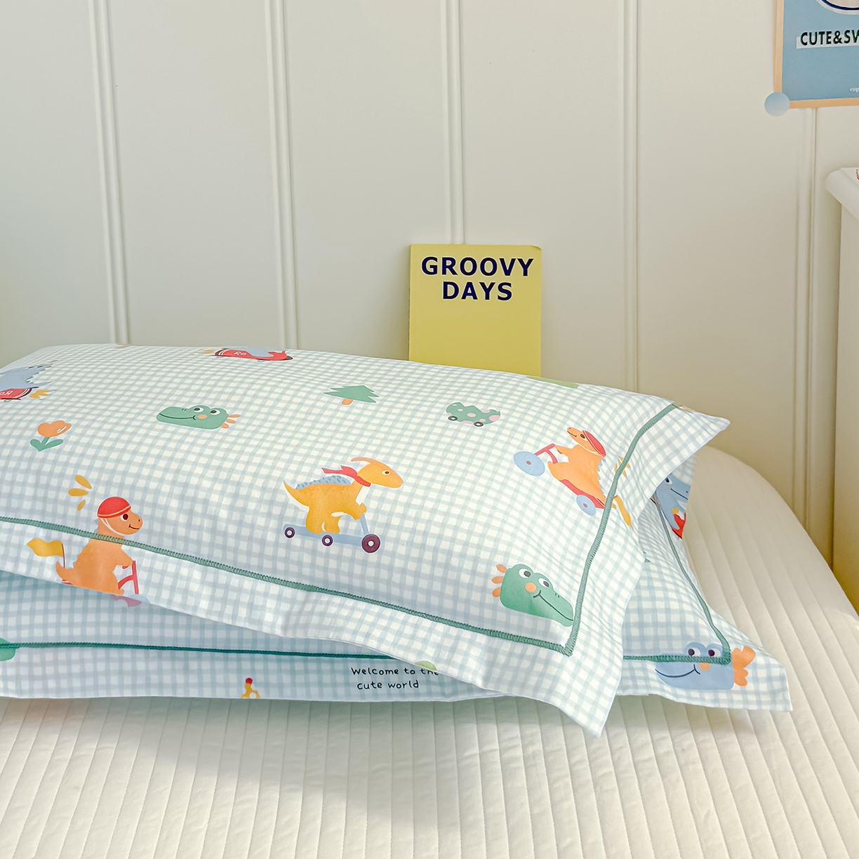 91家纺网 家纺一手货源 找家纺 良佐生活 2025新款A类60s全棉纯棉贡缎一字绣枕套 恐龙比赛